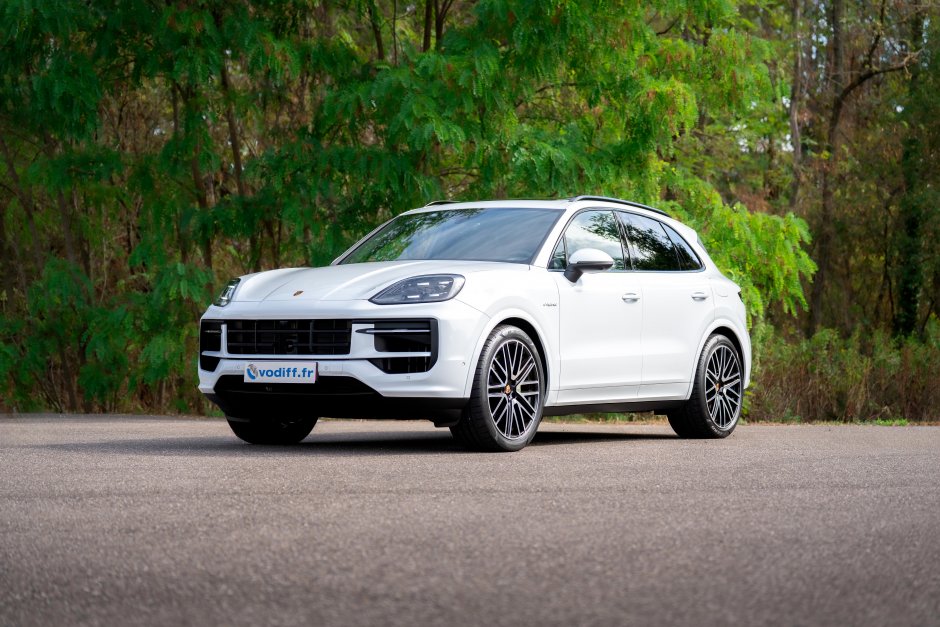 PORSCHE CAYENNE E-HYBRID 470 CH