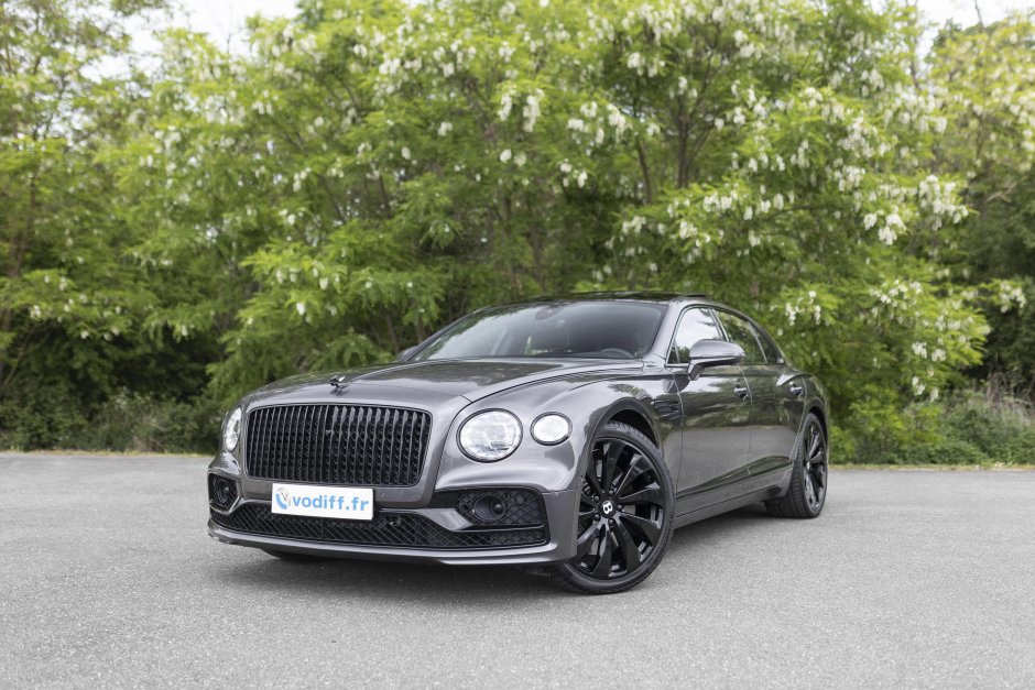 BENTLEY FLYING SPUR HYBRID 544 CH