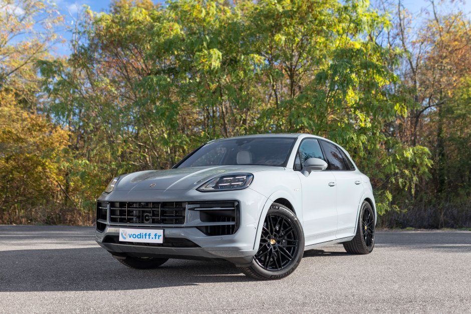PORSCHE CAYENNE E-HYBRID 470 CH