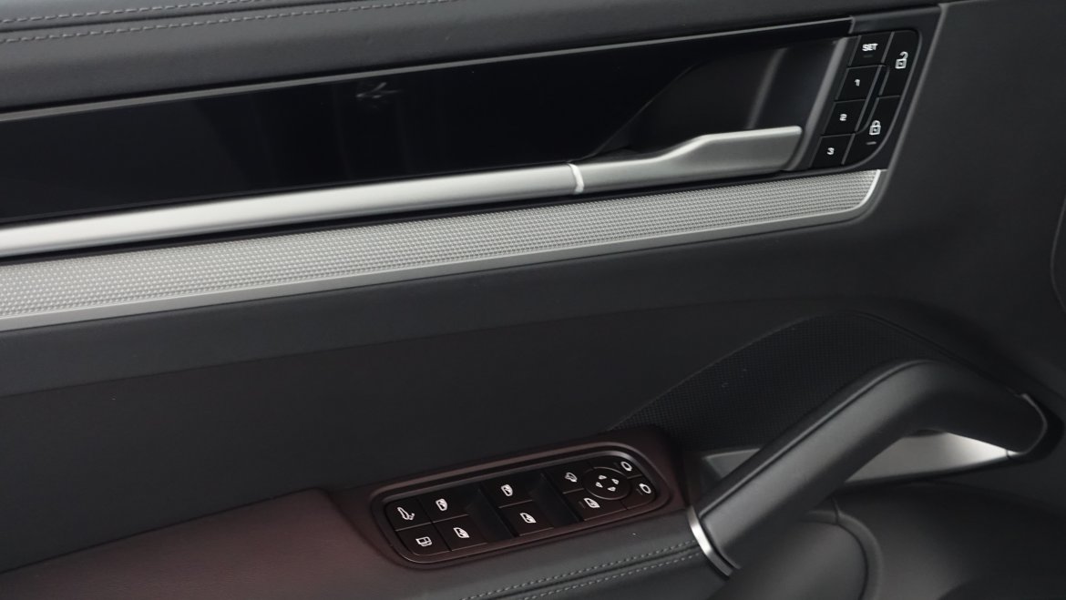 PORSCHE CAYENNE COUPE S E-HYBRID 519 CH - photo 16