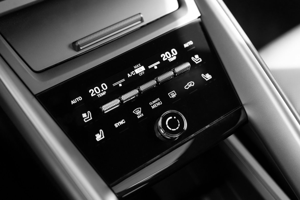PORSCHE MACAN TURBO ELECTRIC 639 CH - photo 11