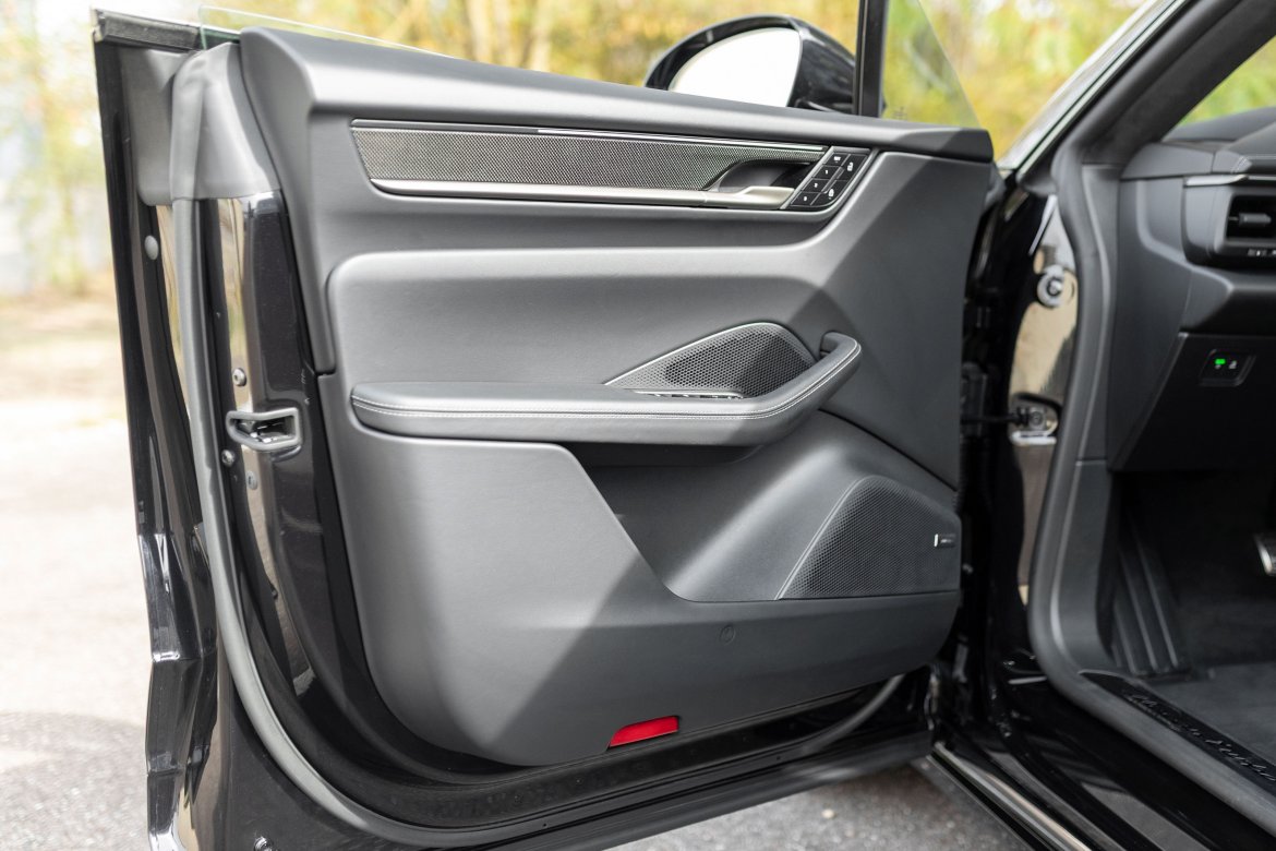 PORSCHE MACAN TURBO ELECTRIC 639 CH - photo 16