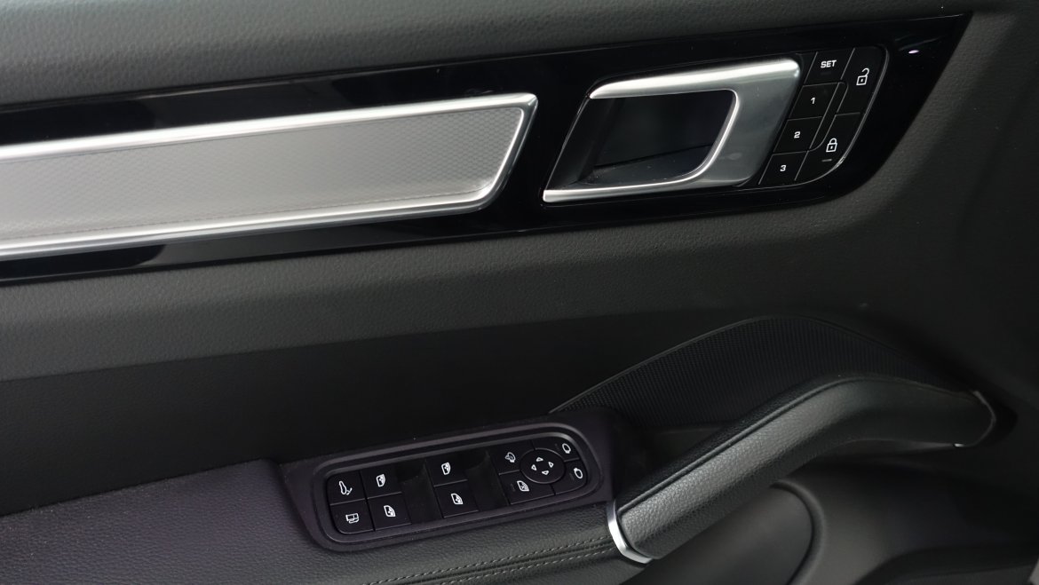 PORSCHE CAYENNE E-HYBRID COUPE PLATINUM EDITION 462 CH TIPTRONIC S - photo 16